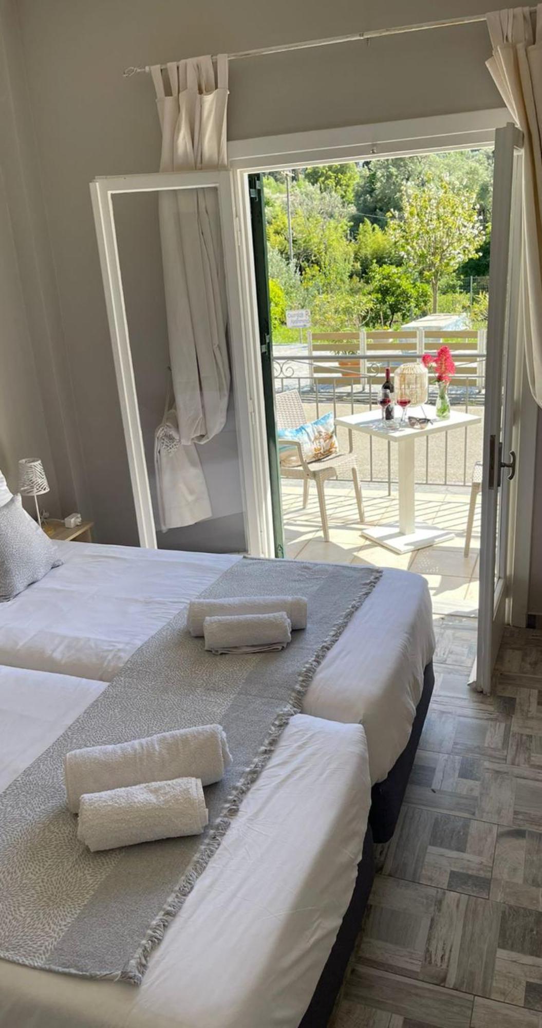 Georgia'S Apartments, Ipsos Corfu Exteriér fotografie